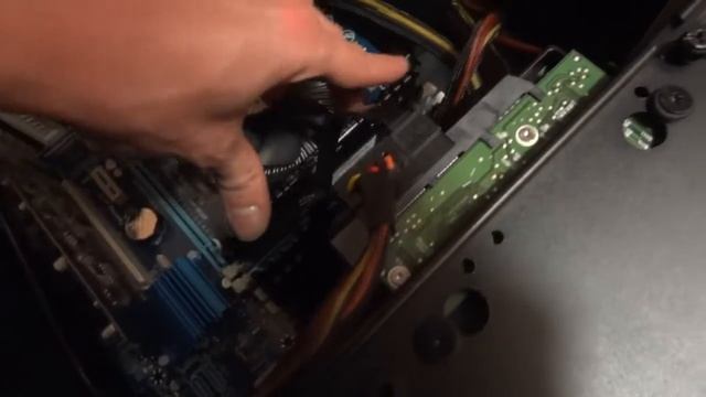 Asus Sabertooth Z77 - 2 DIMM & RAM slots malfunctioning - By TotallydubbedHD смотреть онлайн