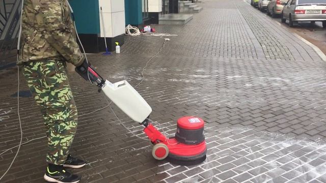 Роторная чистка тротуарной плитки. смотреть онлайн