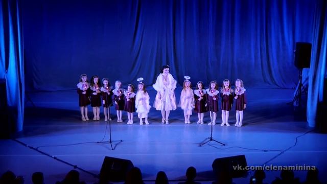 Елена Минина и ансамбль хора "Скворушка" — Тихая ночь. смотреть онлайн