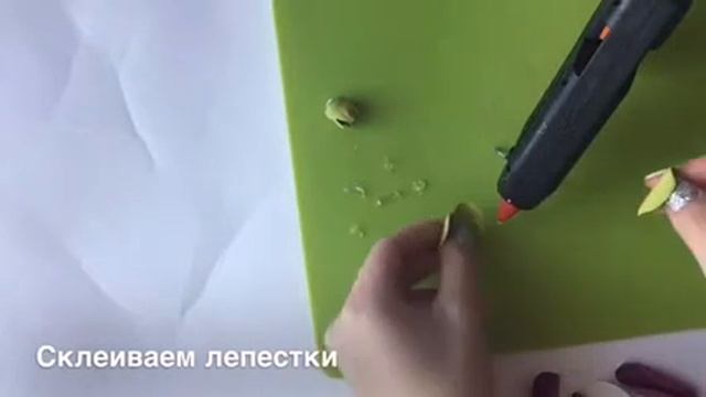 Цветы из фоамирана. Украшение для волос