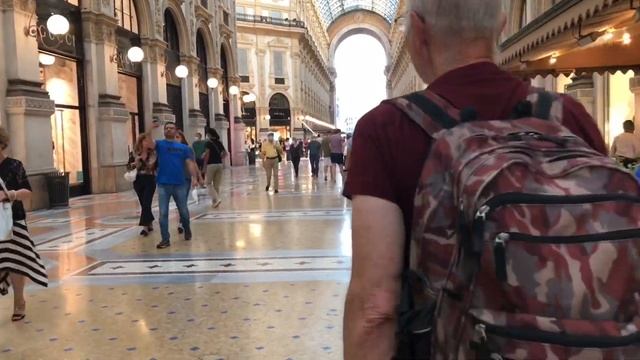 Милан, Галерея, Загадаем желание на быке! смотреть онлайн