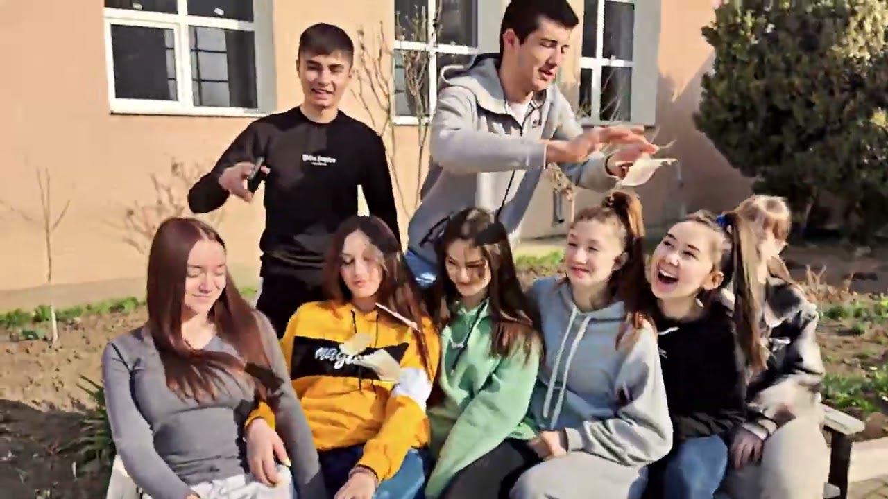 Balul bobocilor Clasa 10 a смотреть онлайн