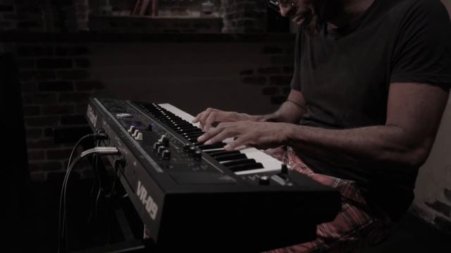 Roland V-Combo VR-09-B Live Performance Keyboard: Vintage Electric Piano Sound Preview смотреть онлайн