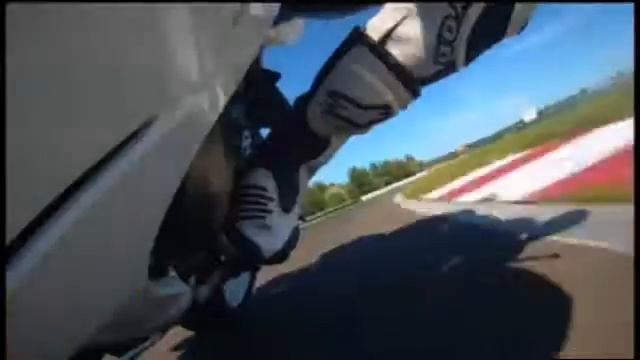 2011 Suzuki GSX-R600 with Jamie Whitham смотреть онлайн