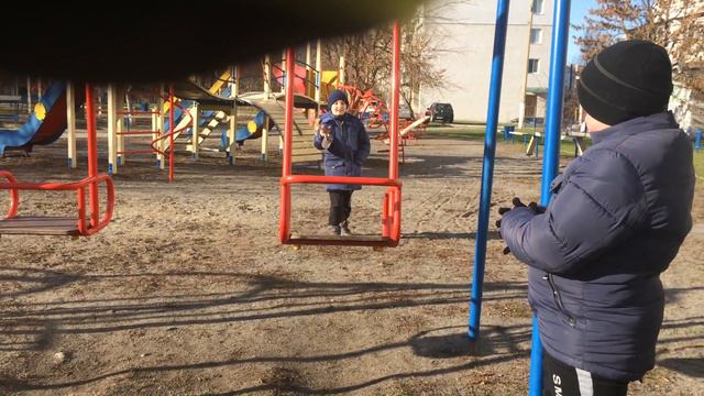 Попади бутылку в качели попади смотреть онлайн