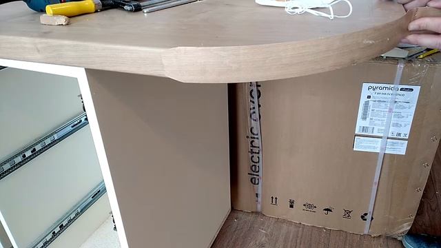 Как поклеить кромку на столешницу. смотреть онлайн