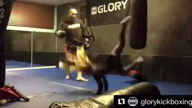 Научи меня бить... смотреть онлайн