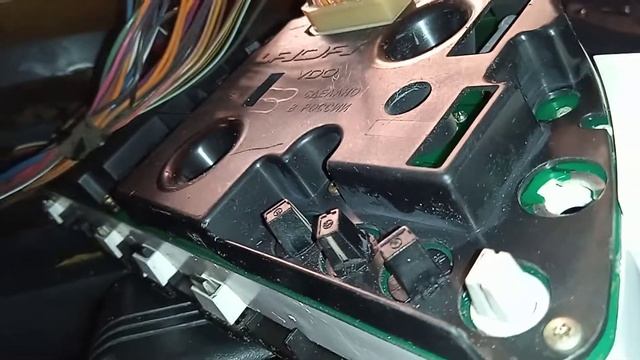 Как заменить лампочку в панели приборов на ВАЗ 2110 смотреть онлайн