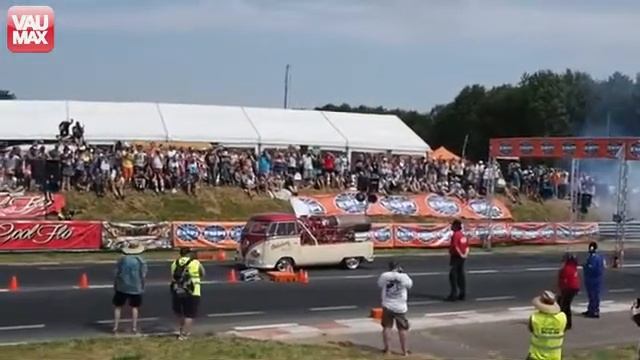 5.000 PS Bulli in Action! - "Oklahoma Willy" und seine VW T1 Pritsche смотреть онлайн