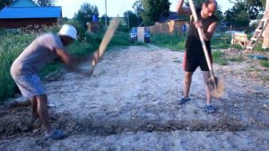 Сравнение (тест) кетменя и лопаты.