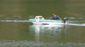 Стеклопластиковая лодка Романтика 2 и лодочный мотор 5 л.с.