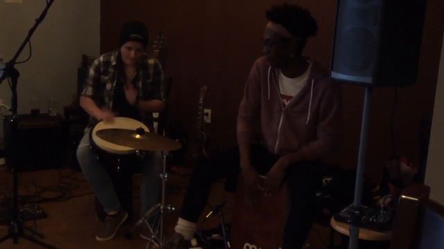 Cajon & Djembe improv смотреть онлайн