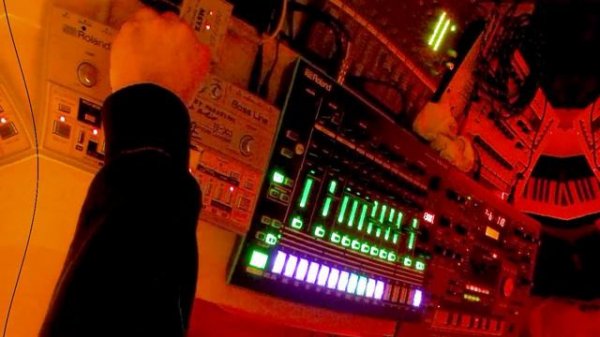 [Roland Tr-8 + Roland TB-303 + Roland MC-505] Make me... remake