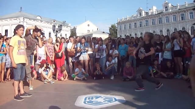 ? VS Ева Королёва - Отборочные Hip-Hop 1 круг - Пропечатай стиль 2013 смотреть онлайн