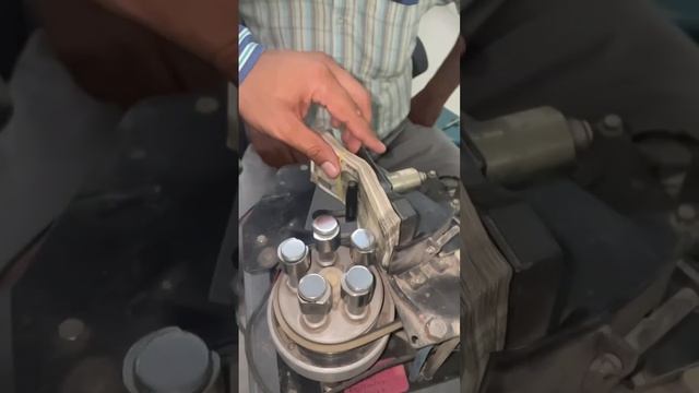 Dekho Note Counting Machine me kya ho rha hai. смотреть онлайн