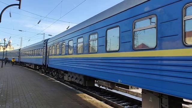 Электровоз ВЛ10-1486 с поездом ✓108 Одесса-Ужгород отправление со станции Львов смотреть онлайн