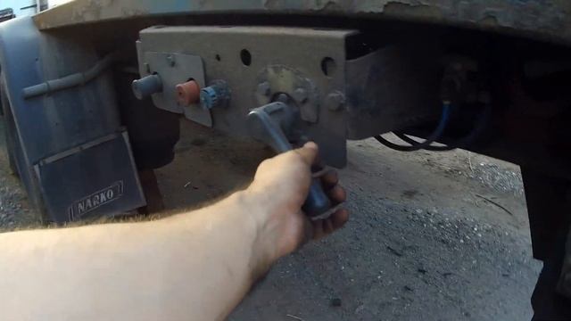 ДАЛЬНОБОЙ Гружу утеплитель в реф жесть АВТО ЛАЙФХАК КАК ПОДНЯТЬ КОЛЕСО БЕЗ ДОМКРАТА МЕХАНИК на VOLV смотреть онлайн