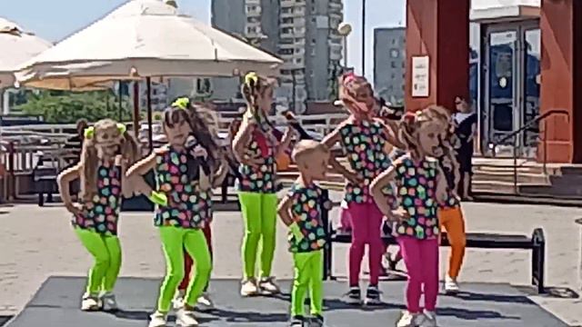 Поющие Волшебники, Весёлая песенка, 1.06.2023г. смотреть онлайн