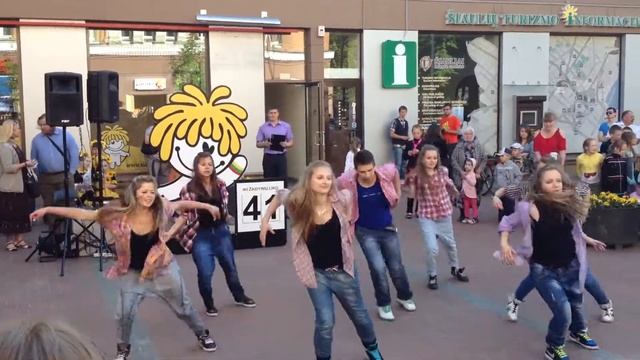 Танец клуба "Фламинго". Шяуляй 2012 смотреть онлайн