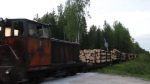 Опаринская УЖД / Тепловоз ТУ7-2761 с грузовым поездом