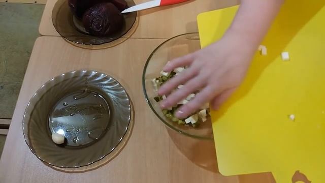 Салат "Виолетта" со свеклой смотреть онлайн
