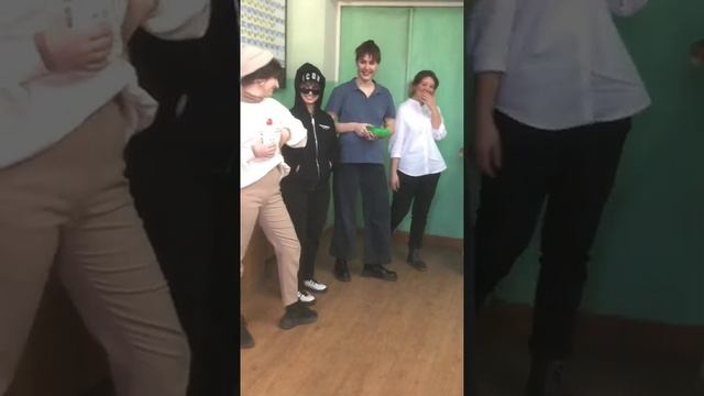 отмечаем 23 февраля в школе?? смотреть онлайн