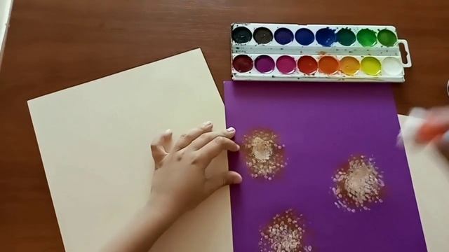 Рисуем цветы ватными палочками, как просто нарисовать одуванчики, рисуем с Яринкой смотреть онлайн