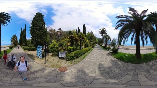 360VR Прогулка по набережной в Гаграх, Абхазия май 2023 смотреть онлайн