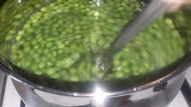 Консервируем зелёный горошек!/Canning green peas!/罐頭青豆/grüne Erbsen aus der Dose смотреть онлайн