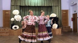 Русская народная песня "Ой, сад во дворе" исполняет ансамбль русской песни "Солнцеворот"