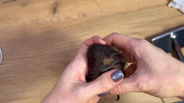 Как крепить волосы к голове куклы | как сделать пробор | причёска кукле | glue the doll's hair смотреть онлайн