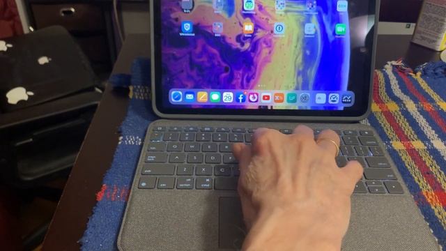 Logitech Folio Keyboard, with Trackpad, a Review! смотреть онлайн