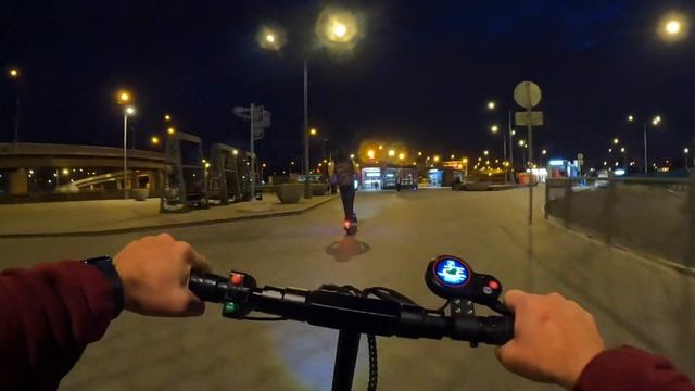 Вечерняя покатушка на электросамокатах по Москве. Самокат Kugoo M4 мнение. смотреть онлайн