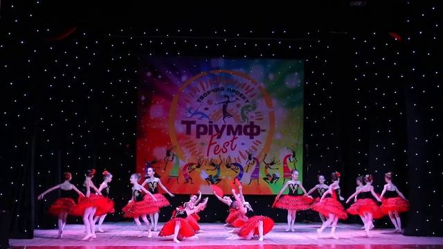 Танец с Веерами. Исполняет младшая группа ансамбля "Фуэте".6 - 7 лет смотреть онлайн