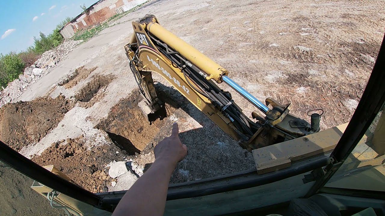 Выкапываю 19 котлованчиков. Экскаватор-погрузчик. смотреть онлайн