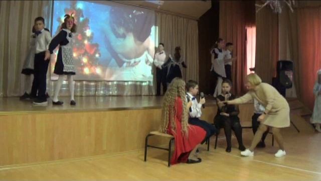 Диалог у Новогодней елки смотреть онлайн