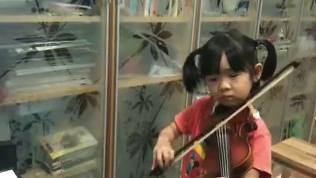 Sharon Dang (5): Brahms' Waltz, 1/8 violin смотреть онлайн