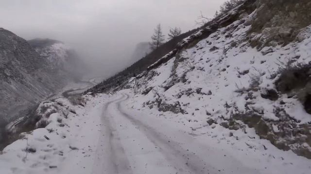 Спуск в долину Чулышмана зимой. смотреть онлайн