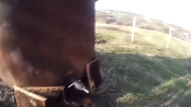 Поилки и другие источники воды для пчел смотреть онлайн
