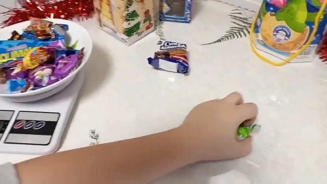 Влог: НОВОГОДНИЕ СЛАДКИЕ ПОДАРКИ ИЗ ФИКС-ПРАЙС?что в нутри? смотреть онлайн