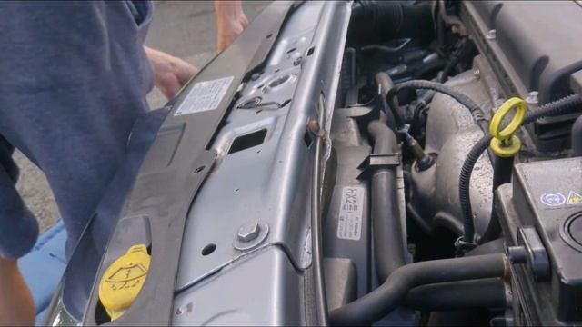 Removing and Spray painting front plastic trim Astra H MK5 смотреть онлайн