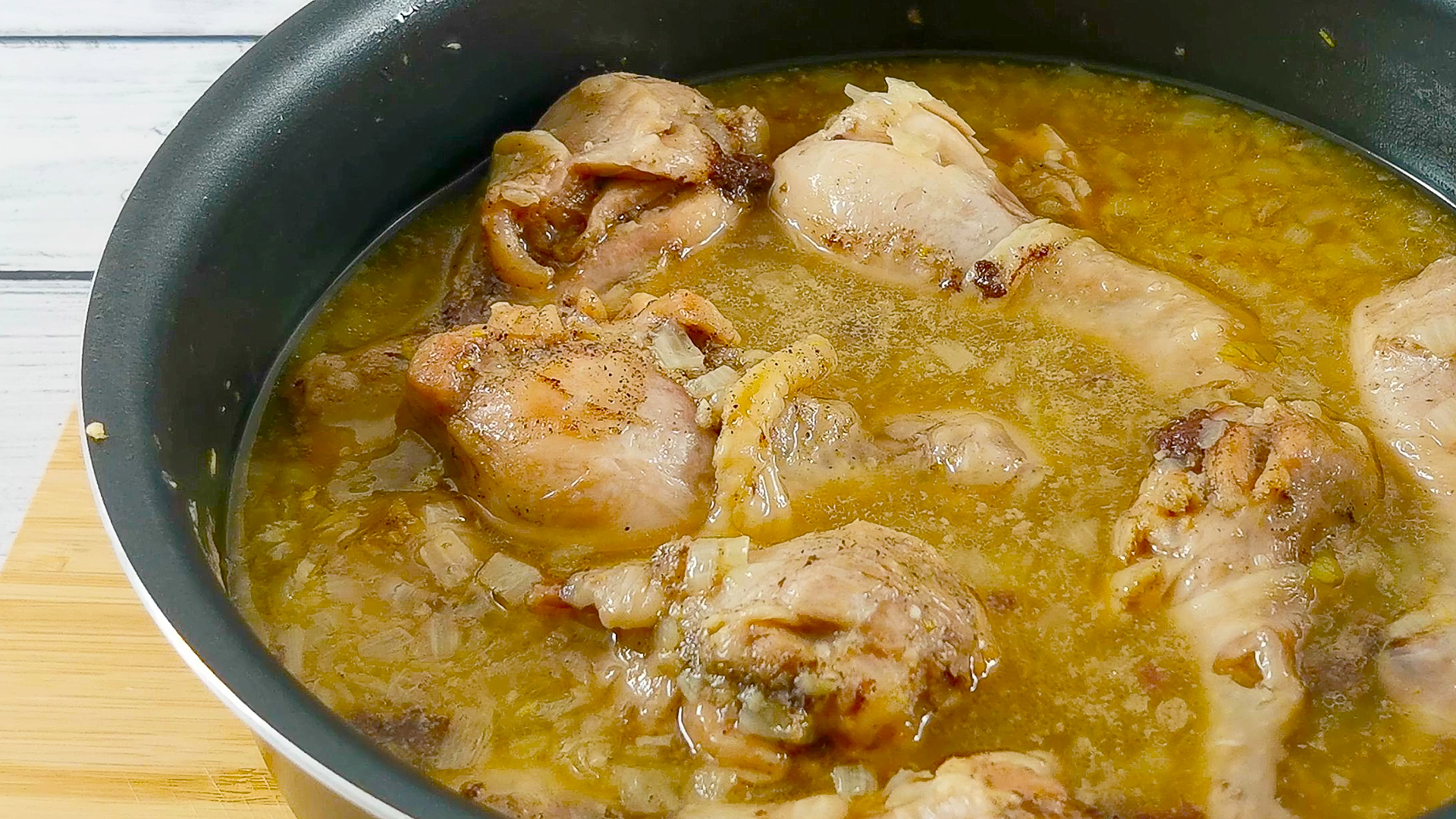 В сковороде курицу готовлю только так. Получается очень вкусно смотреть онлайн