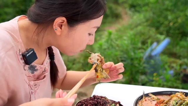 小雨吃黃燜雞，鹹香入味軟爛脫骨，泡著飯吃好過癮 #市民朱小雨 смотреть онлайн