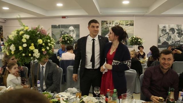 СМЕШНОЙ ФРАГМЕНТ СО СВАДЬБЫ СМОТРЕТЬ СО ЗВУКОМ ДО СЛЁЗ