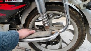 натяжка цепи на мопеде Альфа, легко и просто.