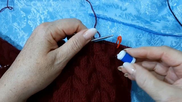 Как вывязать выточки на полочке по рисунку косы. Подробный МК. Пальто для Светланы. Часть 2. смотреть онлайн