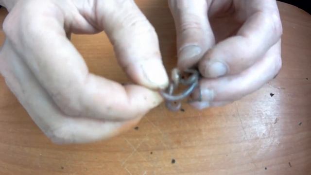 КАК ОДЕТЬ ЧЕРВЕЙ НА БОЛЬШОЙ КРЮЧОК И СДЕЛАТЬ ПУЧОК, ЧТО БЫ НА РЫБАЛКЕ НА ФИДЕР КЛЮНУЛ ЛЕЩ #рыбалка смотреть онлайн