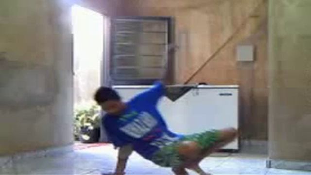 Bboy Lil Game TRICKS AND COMBO 2010 смотреть онлайн