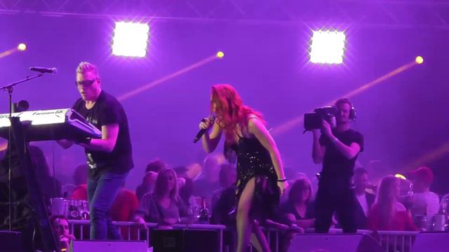 2 Fabiola - Live At Back To The 90s & 00s - 2018 HD