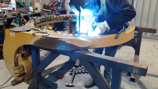 Replace DAMAGED Circle Segments for CAT 12M Grader | Welding Fabrication смотреть онлайн